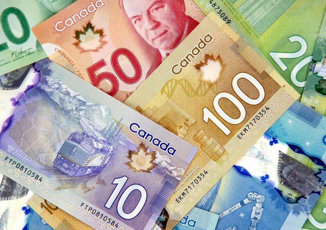 How Much Do CFL Players Make vs NFL & XFL Players
