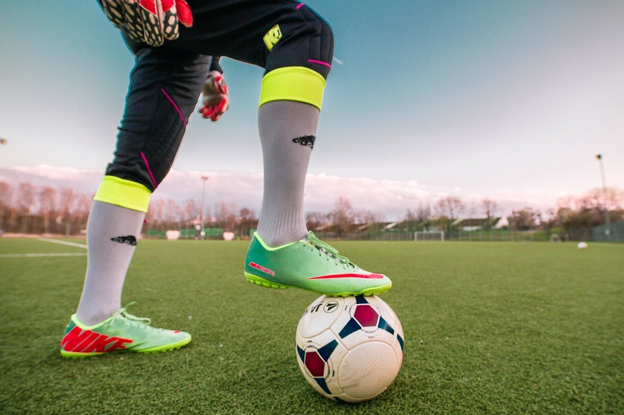 How much do footballers get paid?