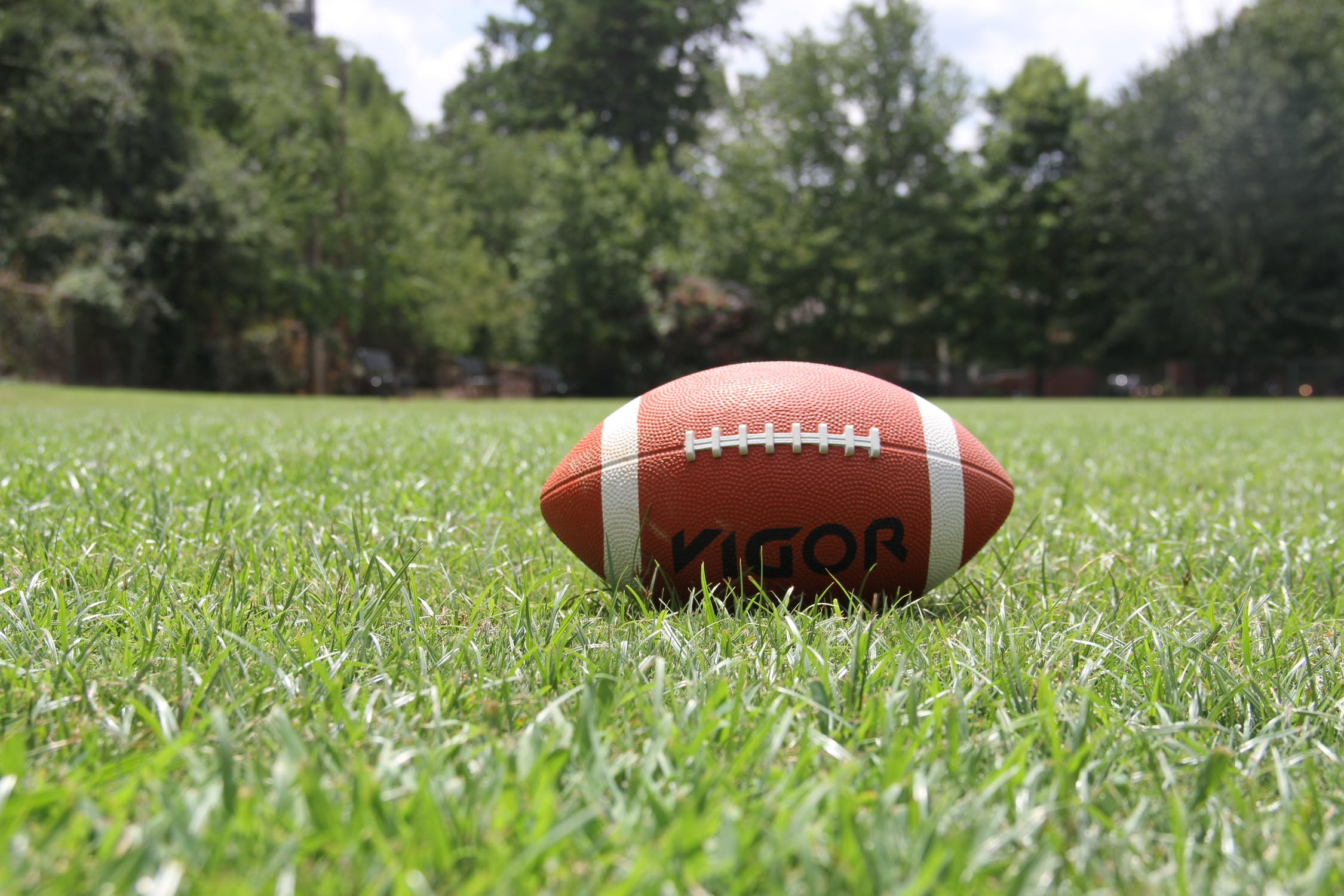 The Benefits of Betting on American Football Online