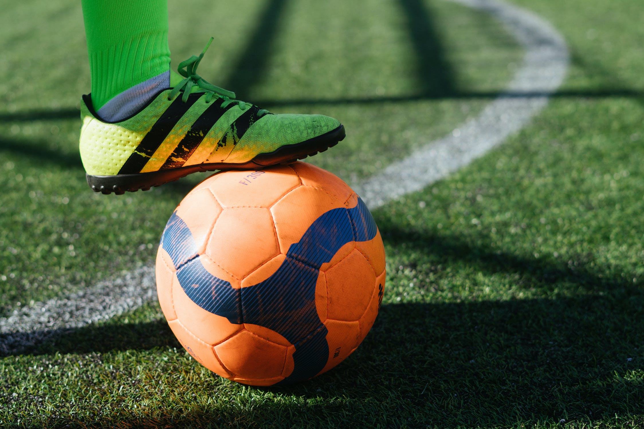 8 Great Gift Ideas for Football Fans