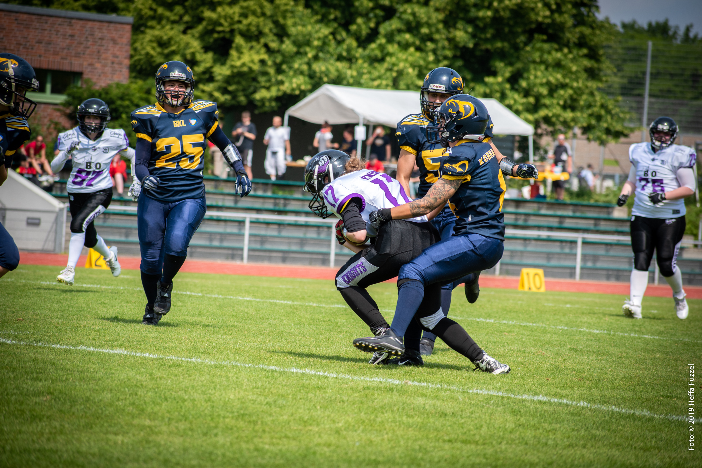 Comparing American and Canadian football