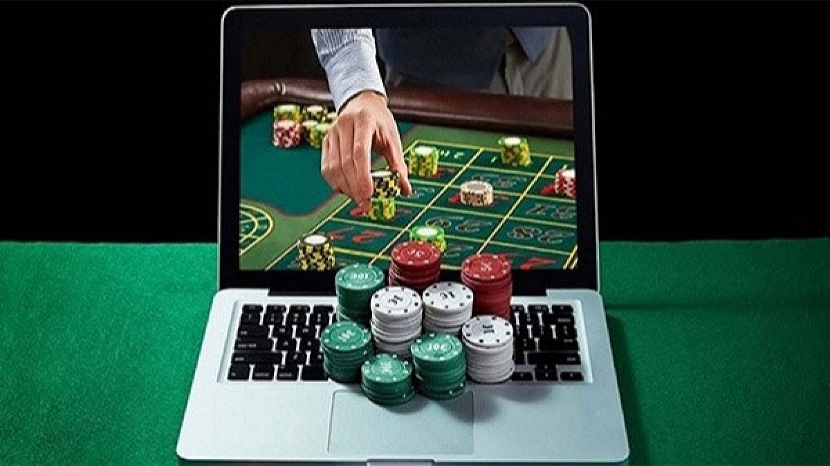 The Allure of Online Gambling: Why CFL Stars Can't Resist