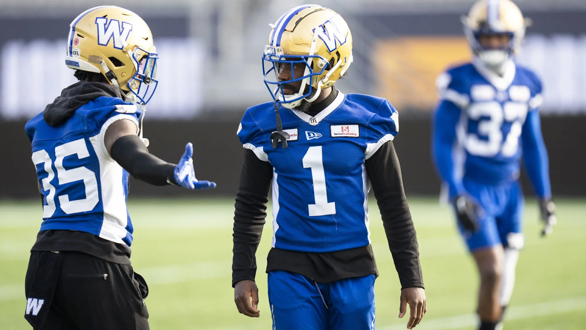 Winnipeg Blue Bombers Retain Defensive Duo Cadwallader and Nichols for Upcoming Season
