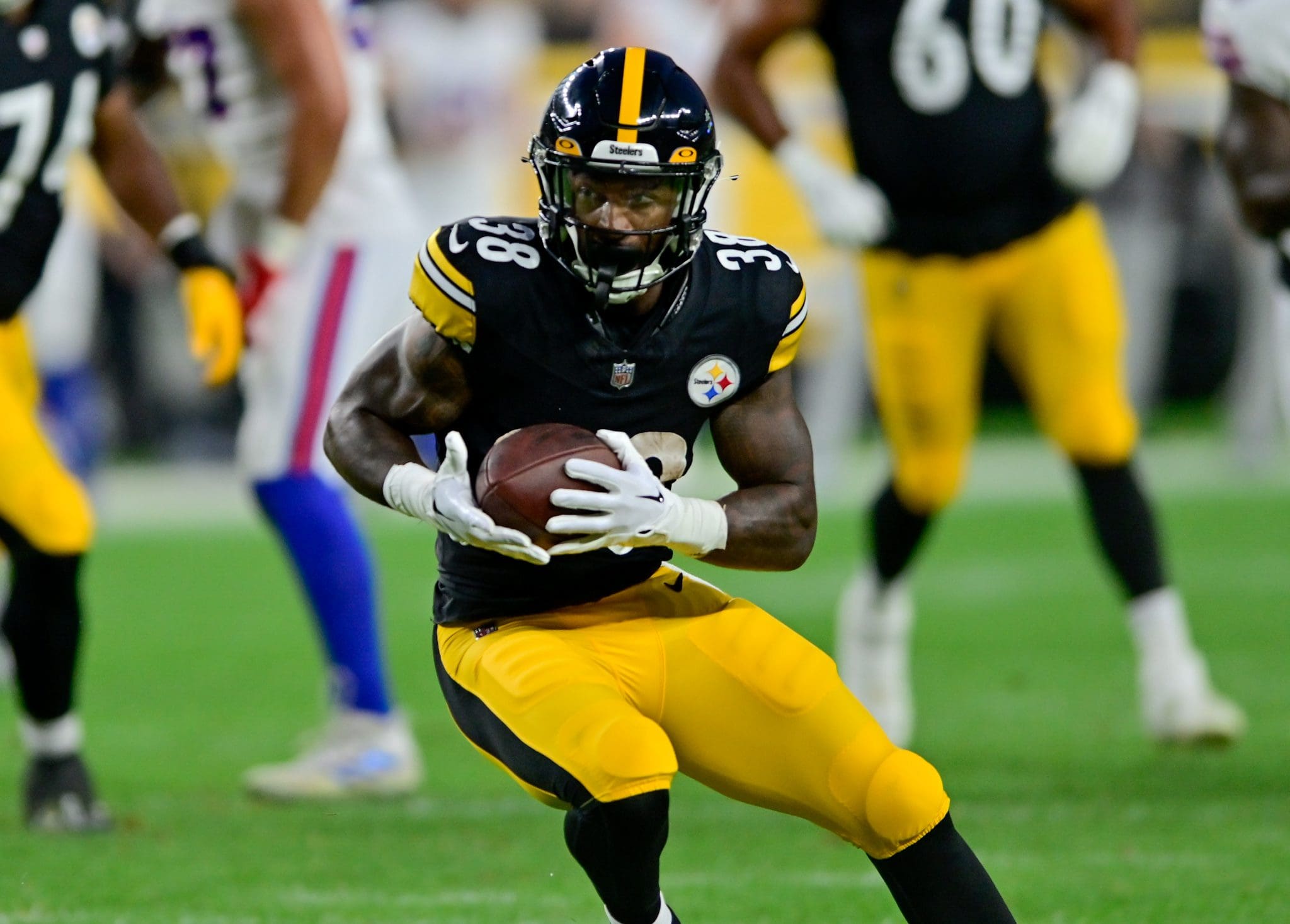 Heading North to the CFL:  Tiger-Cats Sign RB Greg Bell