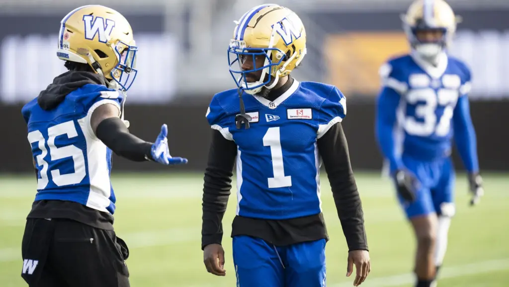 Winnipeg Blue Bombers Retain Defensive Duo Cadwallader and Nichols for Upcoming Season