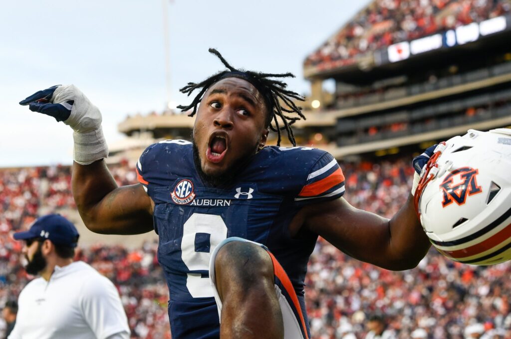 Saskatchewan Roughriders Add Exceptional Auburn Linebacker Zakoby McClain
